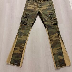 VALABASAS COMMANDER STACKED FLARE JEAN
FOLIAGE GREEN size 34